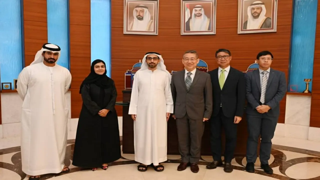 غرفة الشارقة تبحث فرص بناء شراكات استثمارية جديدة مع هونغ كونغ